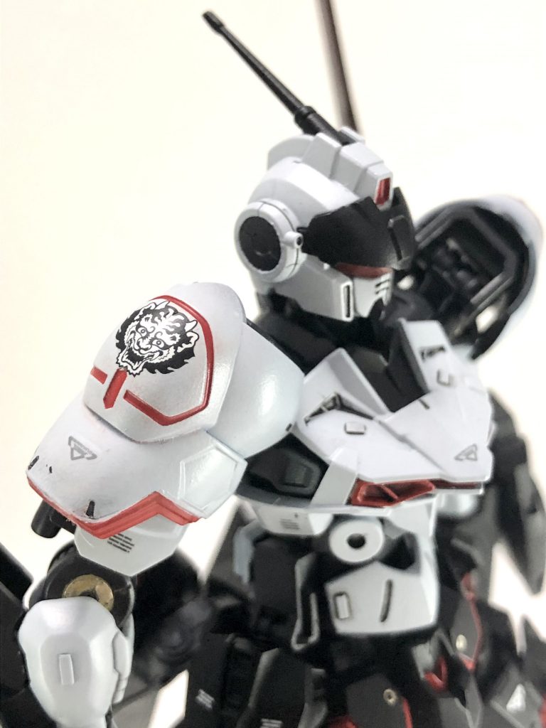 肩のデカールはフォース「百鬼」のデカールと自作デカールを使っています。これで私も百鬼の一員(自称)に...なれたのかな...