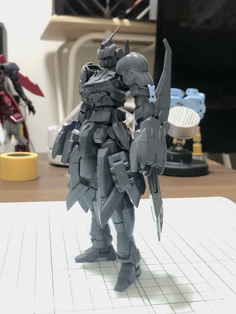 サフ吹き状態。実は本塗装に入る直前までカラーリング悩んでいました。