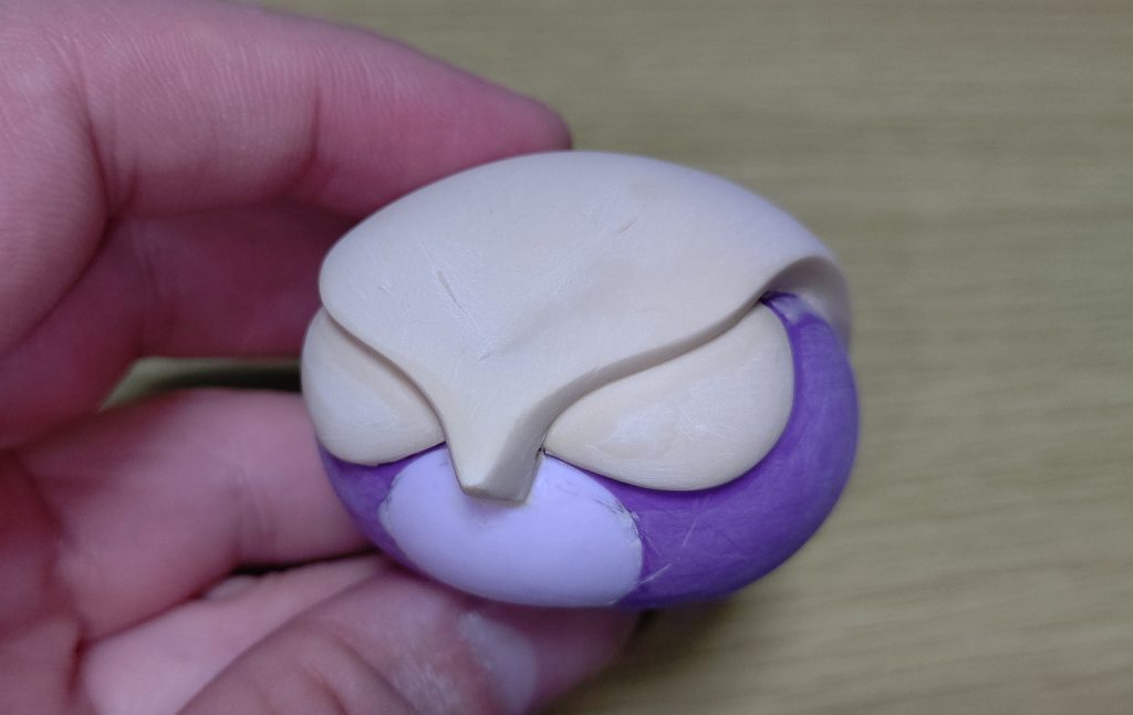 いつものプチッガイパテ盛りから。今回もデザインの都合上耳は無しです。