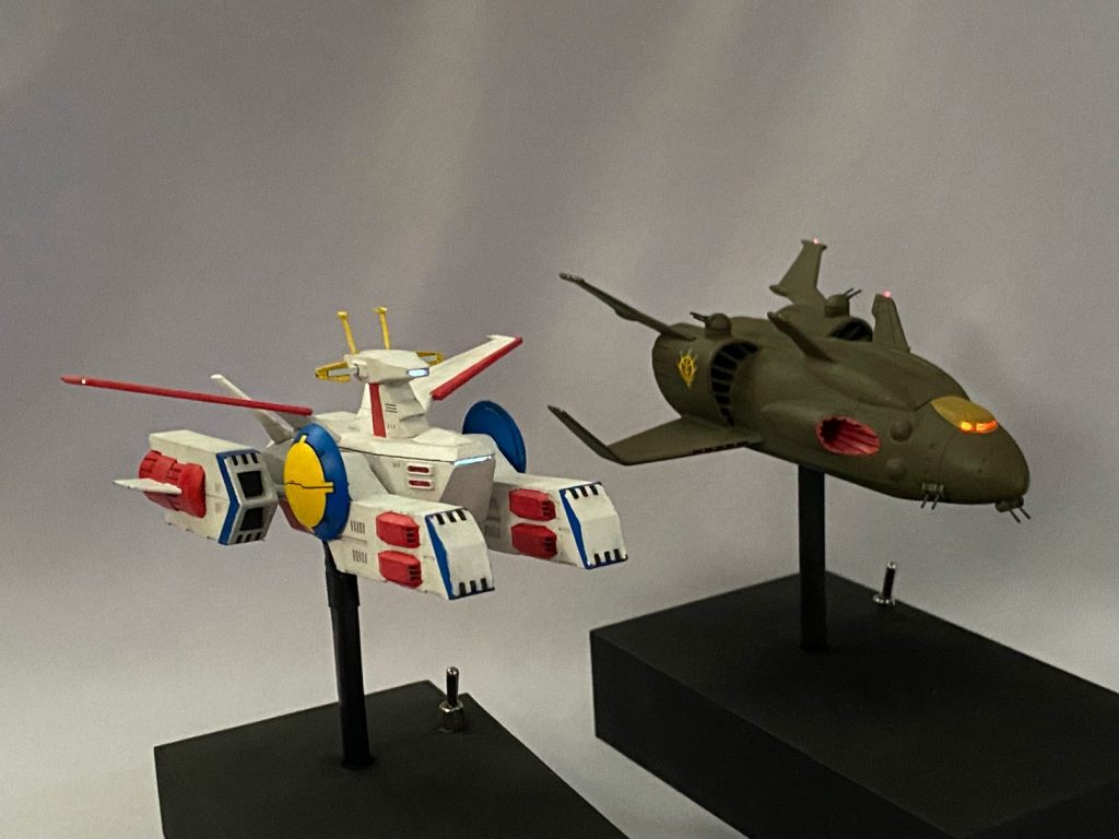 同じく1:2400のザンジバルと並べると、サイド６で同じドックに入っているシーンのジオラマを作れるんじゃないか、などと妄想してしまいます。危険！！！もしもよければ、ザンジバルも見てください。こちらは、点灯箇所の数は少ないのですが、プロポーションの方に力を入れました。