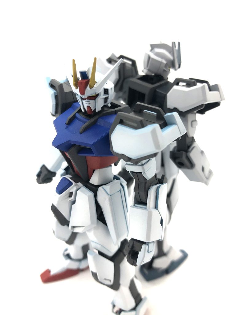 通常カラーのストライクは模型雑誌でもよく見られた灰青を下地にしたホワイトにしました。確かに白の表現はこれが一番きれいかもしれない。