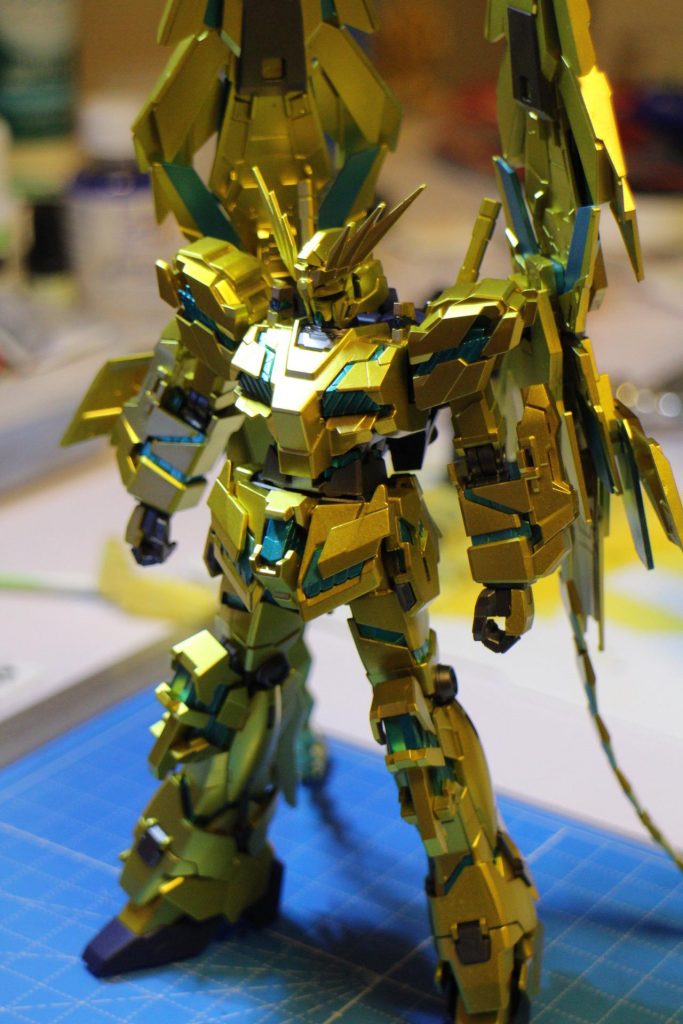 装甲部はガイアの勇者シリーズの金色サイコフレームは銀下地に色々混ぜた蛍光ブルー