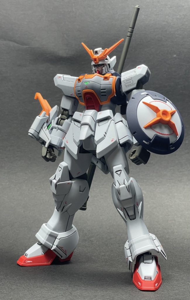 上記オリジナル設定をパチ組みしつつ妄想し、製作しました。今回の特徴は肩とカラーリングです。