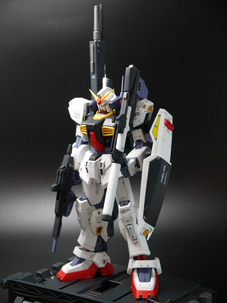 バズーカ、ビームライフルと合わせて持つことで、私好みのゴテゴテになりました。