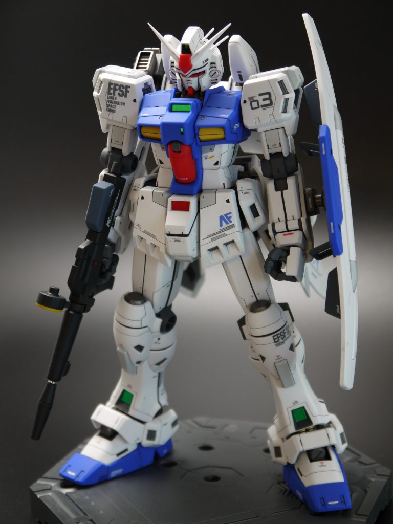 フロントスカートを延長。脚は取付軸の移動と、太ももで延長。これらの改修でかなりプロポーションは良くなったと思います。