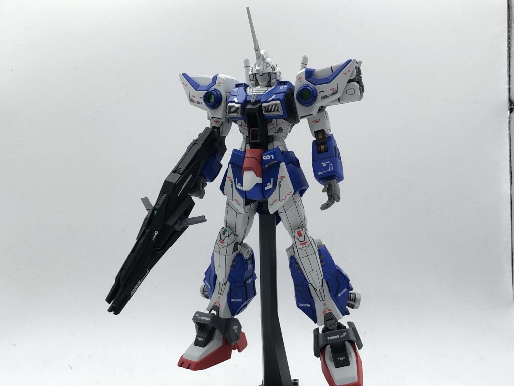 ドラグーンガンダム 第一形態EDF先進技術研究所主任のプロフェッサーにより開発された対怪生物用の試作機体。バルガよりかなり小型だが総合的な性能は本機の方が上。操縦が非常に複雑で難しく、扱えるのは「ファントム01」のみとされている。武装は専用ライフル、ビームサーベル、バルカン。