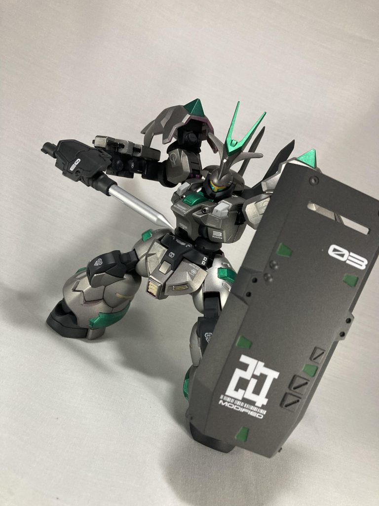 大楯を流用した過去作が持っていた武器も持たせてみました。多分盾で殴って武器でトドメを刺すスタイル