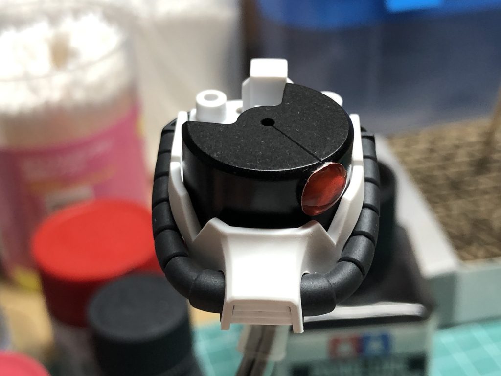 モノアイはレジンで作成しました。