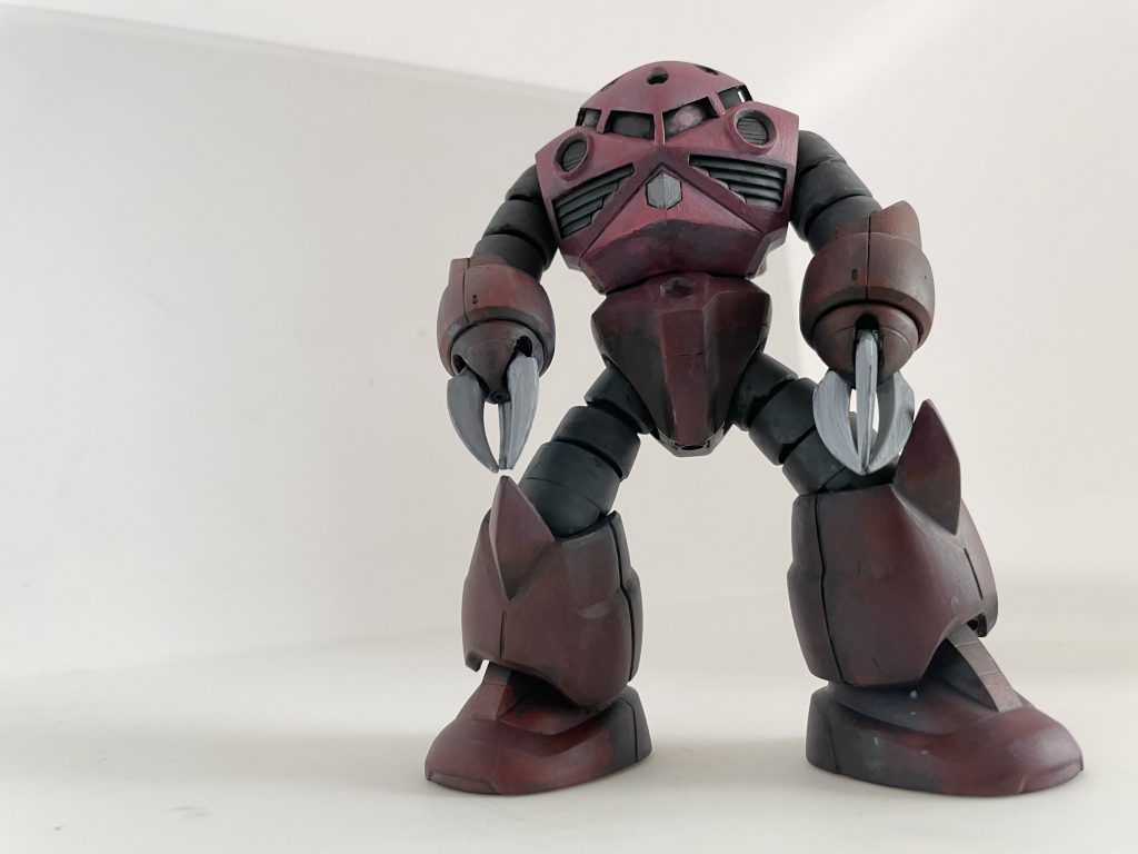 シンプルなデザイン、ズゴックを立たせるときは前傾姿勢にするとカッコいい気がします。