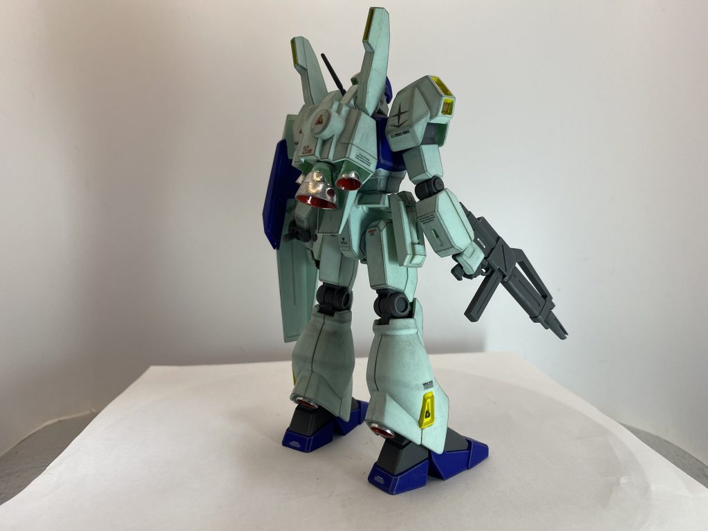 バーニア類はメッキ調に