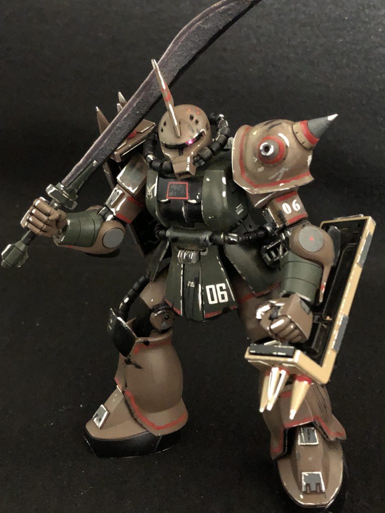 狂戦士？っぽく肩に担がせたモノアイレールは、削って細くしました