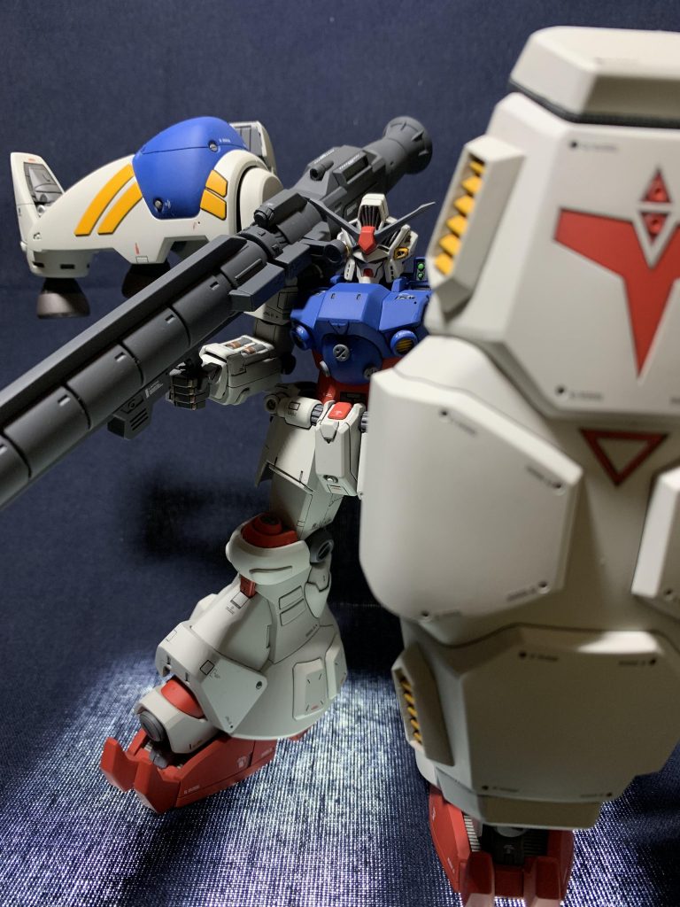 改修箇所か分かりづらいですが、腕の延長に伴いバズーカの基部も延長して無理なく構えられるよう調整してますです。