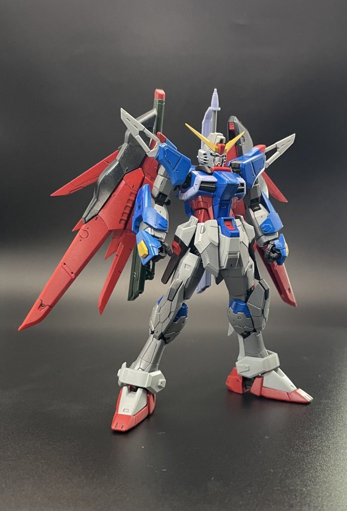 さてさて、こちらのデスティニーは去年の今頃に素組みしてサフまで吹いていたものの、ずっと放置していた物を引っ張り出して塗装してみました☺️