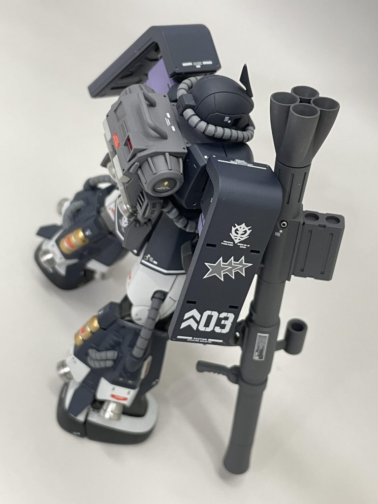 バズーカも含め、各所に潰し玉を埋め込みました。デカールワークは基本的なマーキングの配置以外はオリジナルです。例によって、ガイア機の番号は03です。マッシュの方が番号が若いのに、ガイアの方がリーダー的存在なのは、どんな背景があるのでしょう。