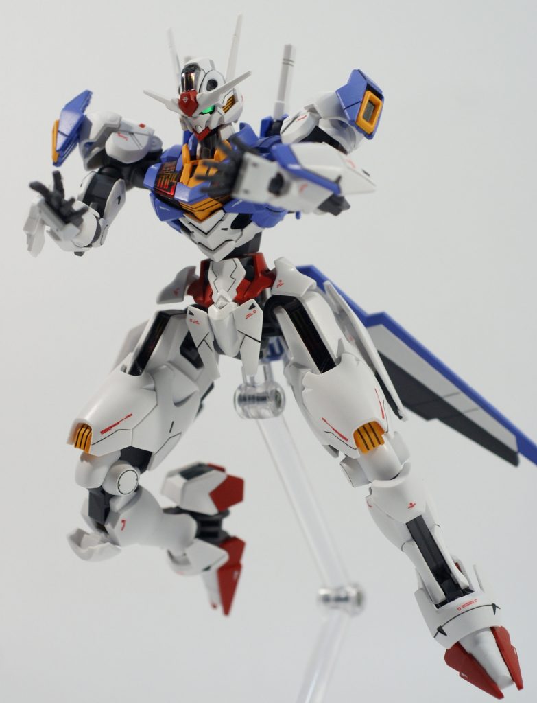 ガンダムが人を包み込むシーンはいつも最高ですね!