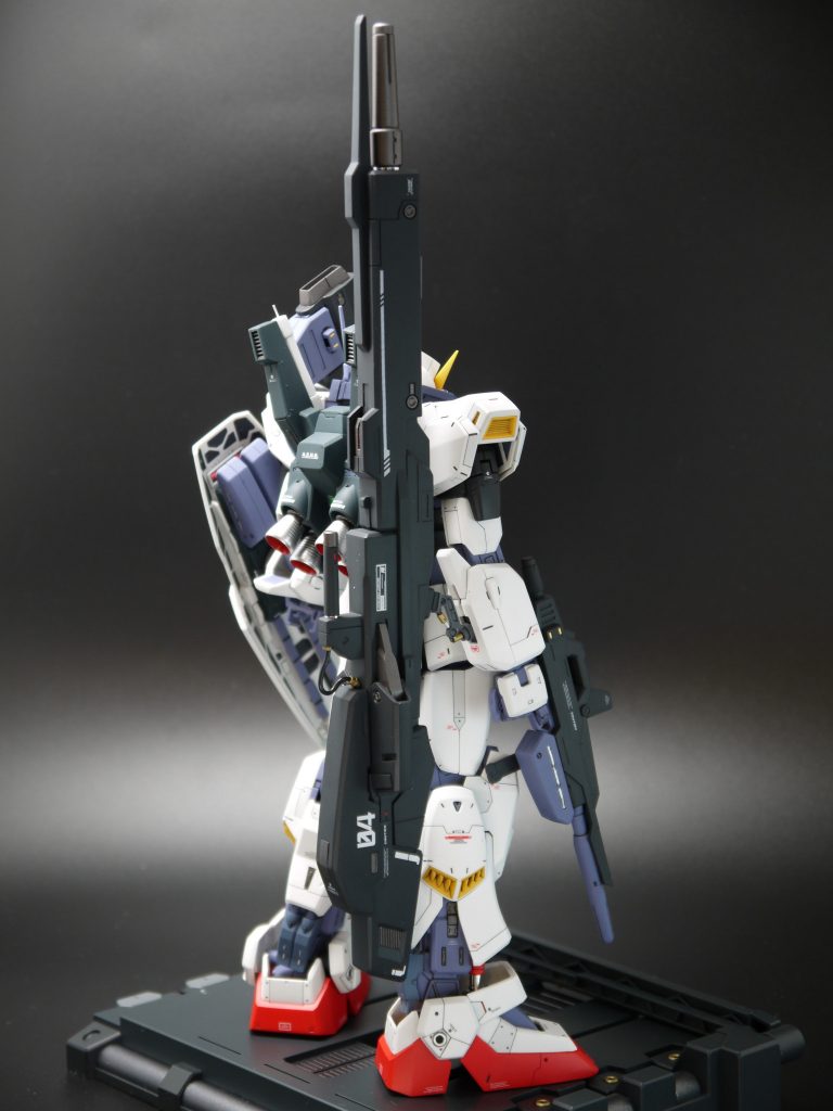 ハイパーメガランチャーはZガンダム ver. 1.0のものを全塗装で仕上げました。コトブキヤのパーツで、腕に付けられるようにしています。