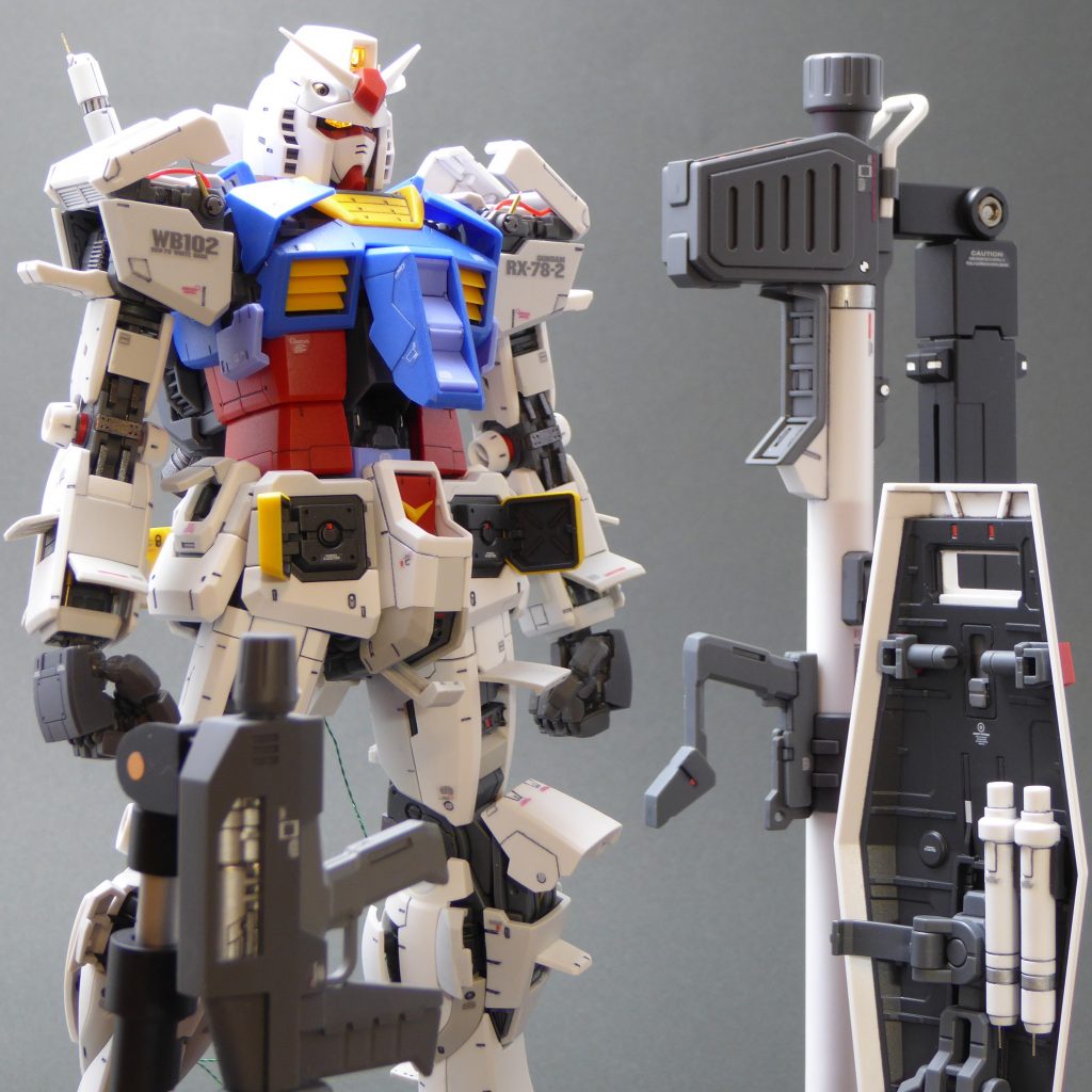 各ハッチはオープン状態で接着固定してあります。つくりたかったフルハッチオープンを比較的簡単に再現できるようになったことは嬉しいことです。簡単フィニッシュでこの色分けは、昔は考えられませんでした。(昔は簡単フィニッシュという概念さえありませんでしたね)これはヤフオクに出品し、当時自分の中での最高額で落札していただき、とてもビックリしたことを覚えています。本当はVer. Kaでつくりたいのですが、Ver. 3.0のようにパーツ分けされていないので、まだ手を出せません。いつかチャレンジしたいと思います。ご覧いただき、ありがとうございました。