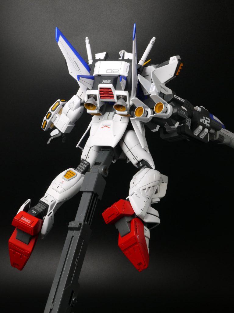 足裏にディテールを追加。スカートの裏は見えないので、エナメルのジャーマングレーで塗りつぶしただけです。