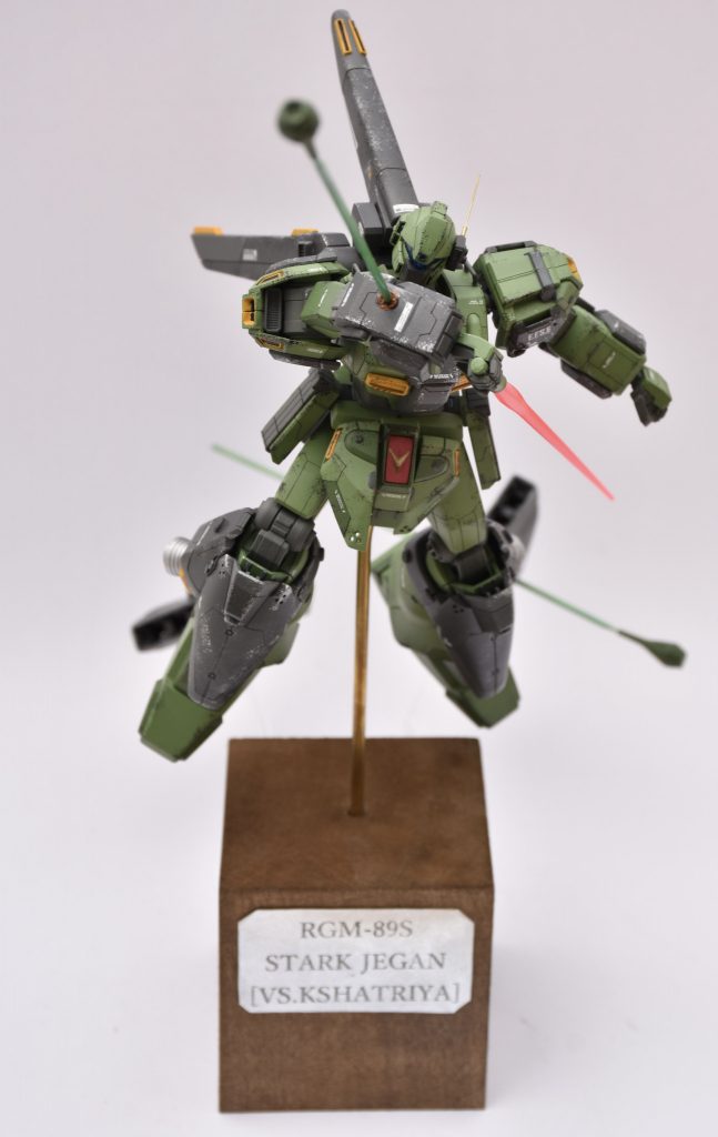 全体像はこんな感じです。筋彫り、塗装、汚し処理を行なっています。