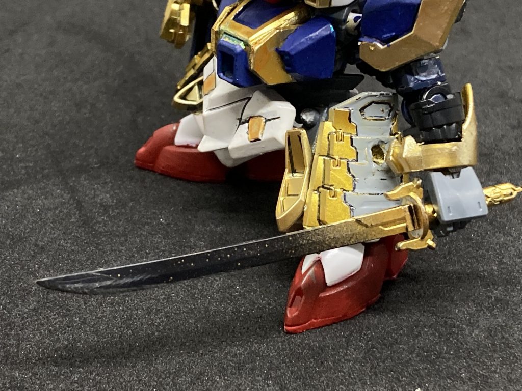 武器黒刀~黄桜花~(こうおうか)たまたま金でマーカースプレーで塗装したら刀身に散布されそれが絶妙に桜吹雪のようにかっこよかったのでそのまま採用しました