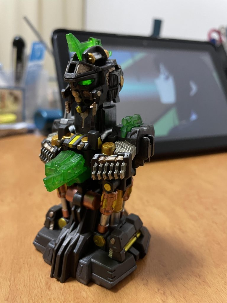 内部メカの部分塗装です。メタリック系の塗料を7〜8種類使用しました。