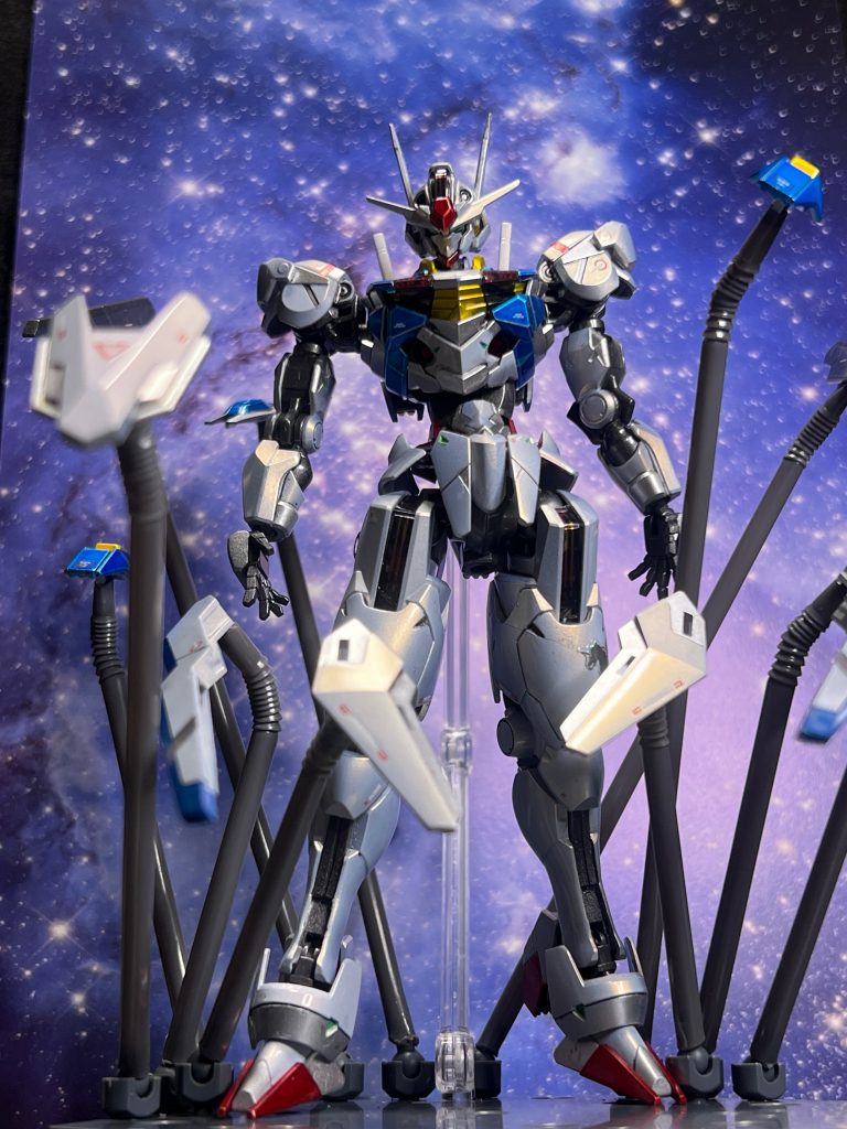 ビットステイヴの展開は専用台座がまだ無いのだけど、どうしても浮かせたい一心でストローと改造用のボールジョイントを使って自作。11機のビットステイヴを飾ることが何とか出来ましたがアームが悪目立ちしてしまったので現在開発中です。