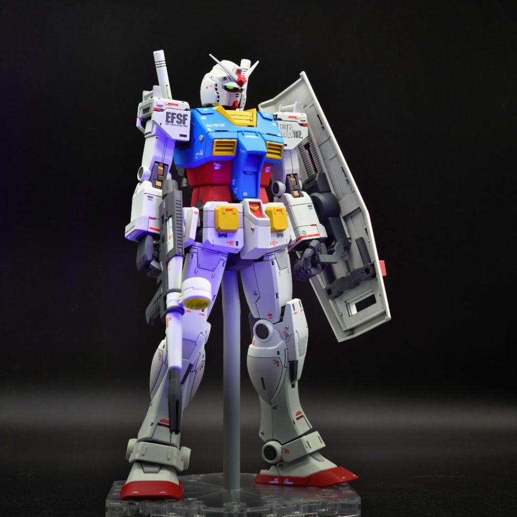 アニメの雰囲気に近づけたかったので、ホワイトはガイヤノーツのウォームホワイトを使ってみました。