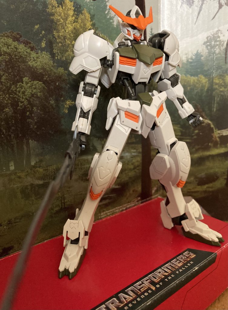 背景は手近にあったので。東京オリンピックの揉め事を蒸し返したいわけじゃありません。リベンジ・オブ・フォールンの名場面、森林戦だけど。はからずともバルバトスに似合うー！