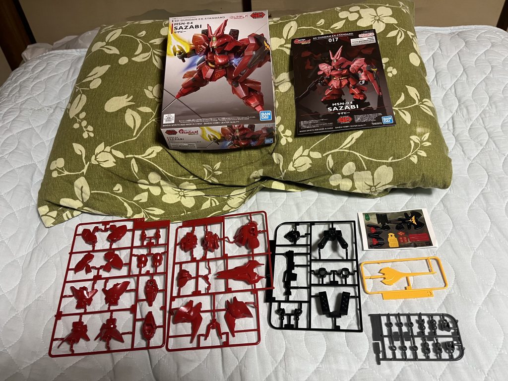 キットはいつもの通り超シンプルです。赤一色なので素組でもガンダム系よりも映えると思います。