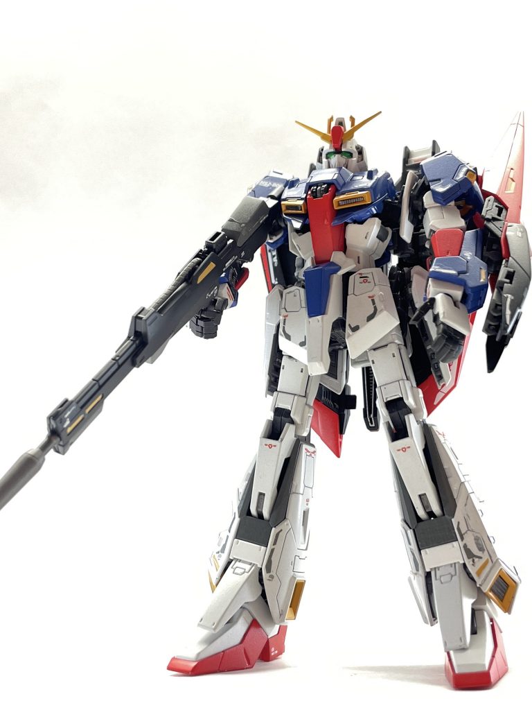 前から。ビームライフルのターゲットサイトが寝ちゃってますね(笑)