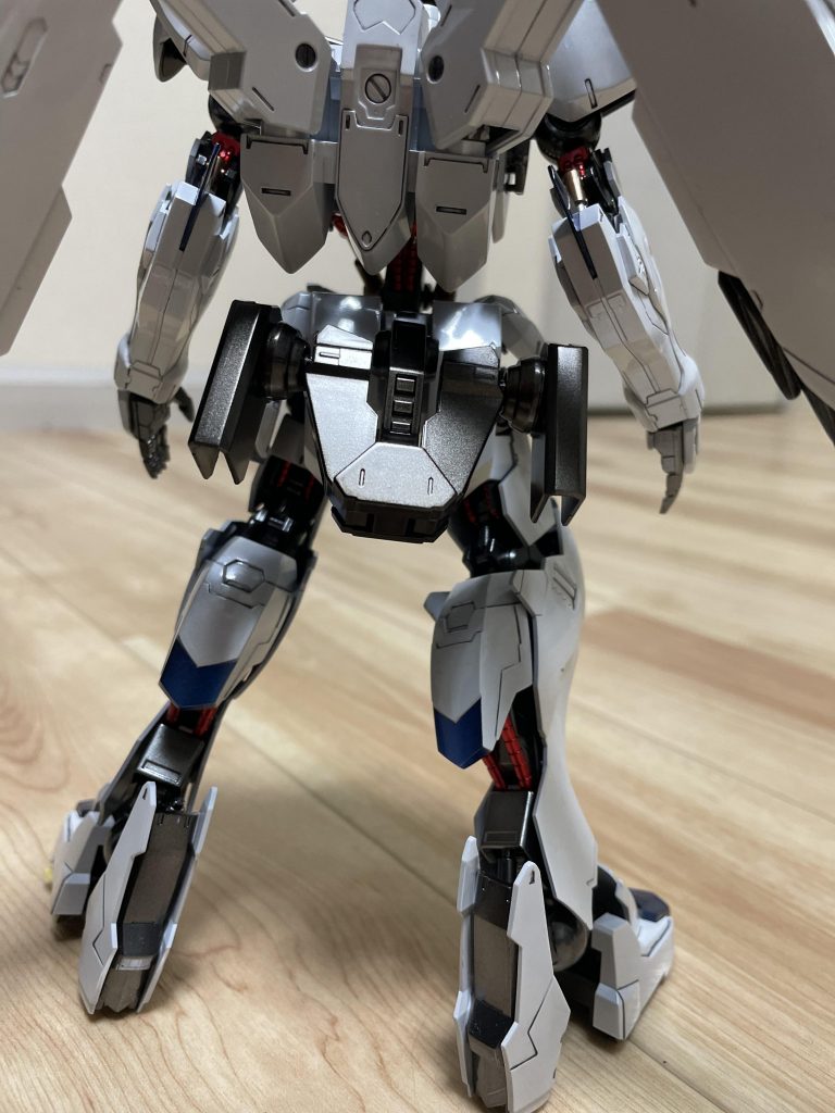 背面。動力パイプは全てクリアレッド仕上げですが見えづらくて目立たず、、、