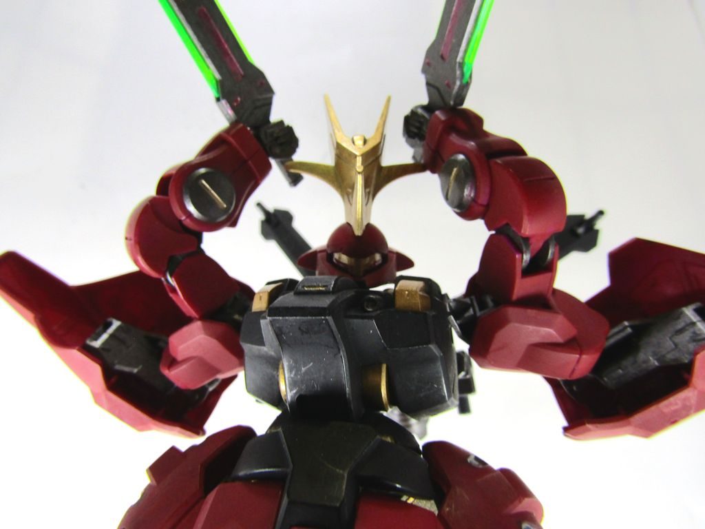 主人公機ではありませんが、戦神〇みたいなポジションに立てるポテンシャルを持っている気がします。また時間を作って、鎧表現を追加したいなーと思っています。