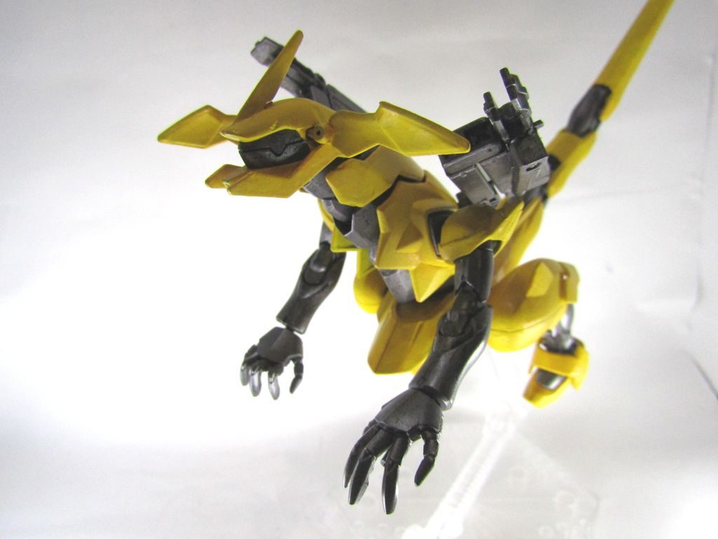 黄色く塗ると、山吹樹里のバクゥみたいに見えてきませんか?こっそり後ろ脚をチキンレッグにしています。