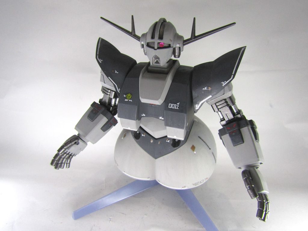 シンプルに全塗装とRG用のデカールで作成しました。アニメを見て、正式採用カラーにしているのでは？てことは完成したんでは？みたいな疑問から、テスト運用ぐらいはしてるよねと作成しました。