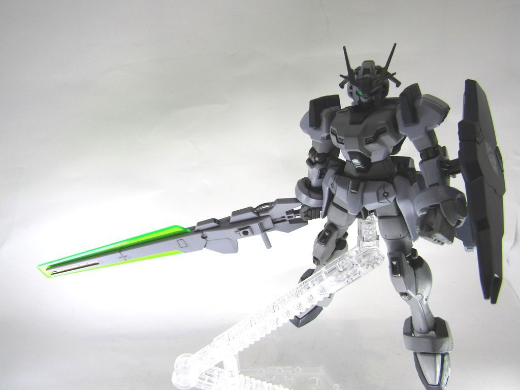 個人的にはGのレコンギスタで一番好きな機体です。変形してほしかった。正式カラーだとより女性的に見えますね、不思議と。部分？塗装のみで改造はしていません。
