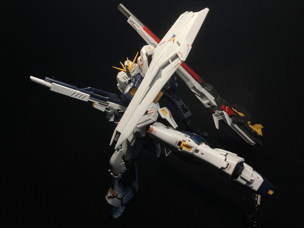 オリジナルのRG、νガンダムを使用しているので色は黒系に近くなっています青に塗ればそれっぽくなるのですがま、いっかってことで塗りませんでした