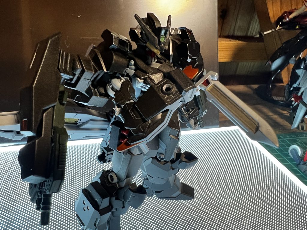 そして安定の信頼のコンバットナイフを一つこのナイフはフルメタルパニックと言う作品に出てくる機体のファルケより拝借