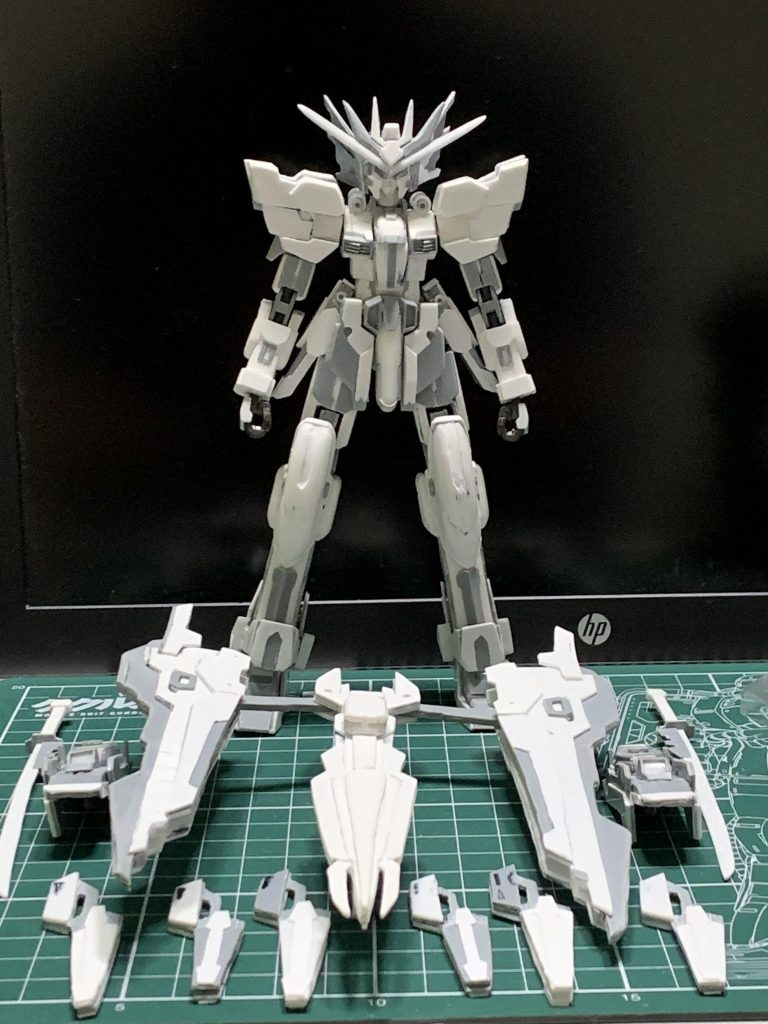 塗装前この白い成形色も好きです。