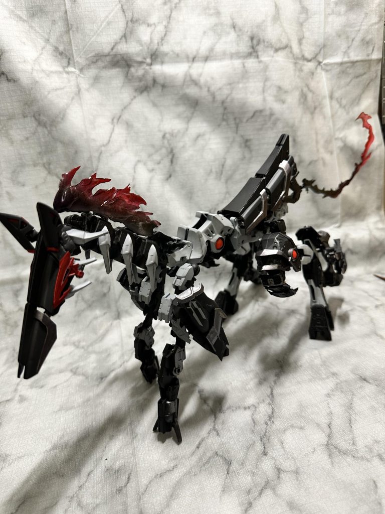 龍骨重砲・黒紫馬(こくしば)形態。アーマーを装備することで防御力、機動力を発揮、その役目は陽動、偵察、波状攻撃と多岐にわたる。赤兎馬(せきとば)への対抗心で名付けましたが、思ったよりいい感じと思います。赤兎馬vs黒紫馬。。。少年誌ならありそう(笑)