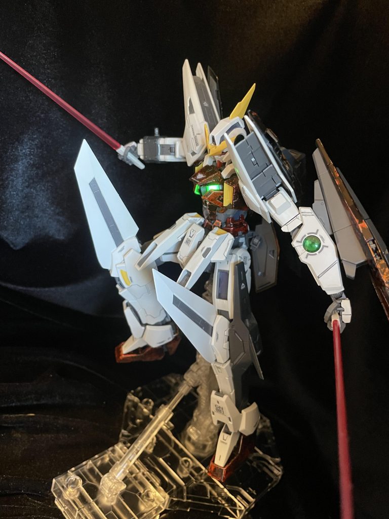 そして最後に、我が家のMG00機体では恒例の、二刀流構え！これで飾ります。 MG00、4機揃ったので、そのうち合わせて撮影して、アップさせていただきます。 最後までご覧いただき毎度ありがとうございました！それではまた会う日まで、超兵！