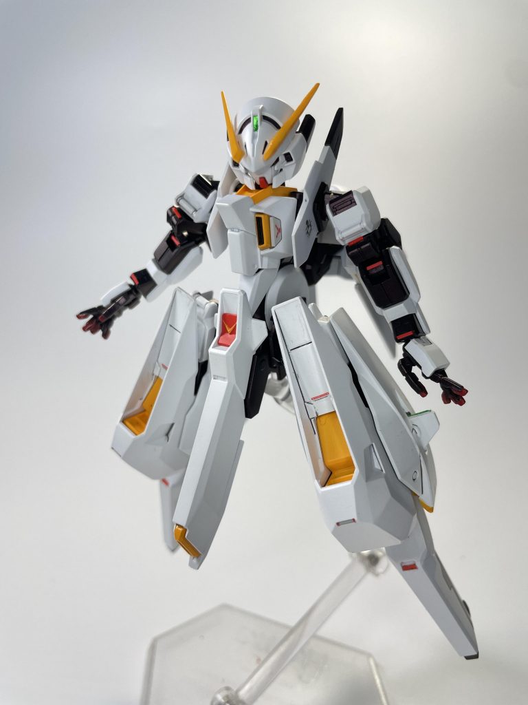 実は左のアンテナを無くしてしまったためランナーから削り出してアンテナを作成しています遠目に見れば違和感はないはず...使用塗料ホワイト:アルティメットホワイト     イエロー:橙黄色             レッド:フレイムレッド          グレー:ウォームライトグレー       フレーム部分:ウイノーブラック→パールレッドセンサー部分:蛍光グリーン+GXメタルグリーン(1:1)