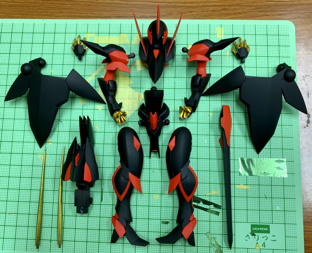 やってみたかったパーツを並べた写真。背中のパーツも一部赤色で色分けしています。以上、ゼダスRでした。ご覧いただきありがとうございます。