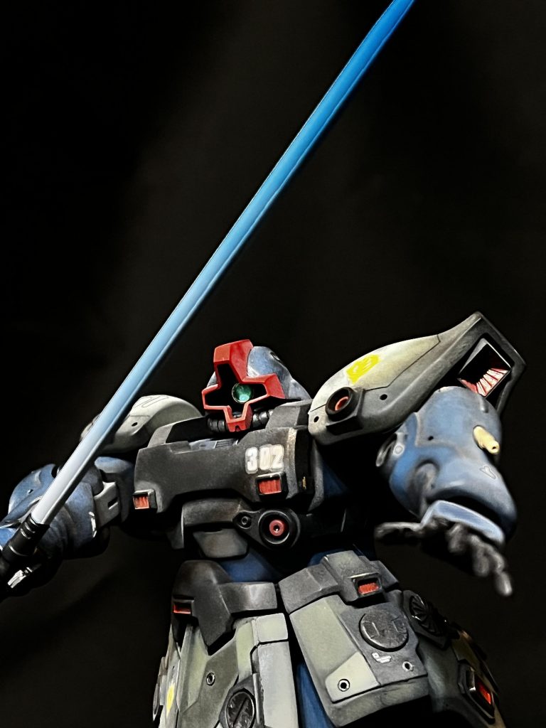 大型プロペラントタンクを装備しているが、最大出力のビーズバズーカは2発撃つのが限界の為、バズーカ使用後はプロペラントタンクとバズーカを切り離し、白兵線にシフト可能。ハンドキャノン、ヒートサーベル、拡散ビーム砲が使用可能。