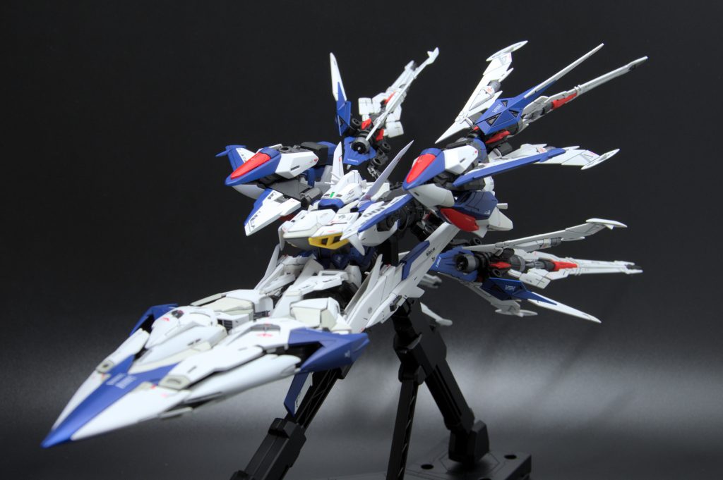 作ったからには変形もしておかないと。前後にものすごく長くなります。