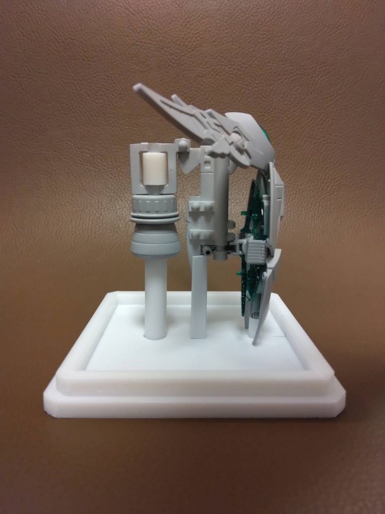 ガンランス嬉し過ぎて専用台座作っちゃいました