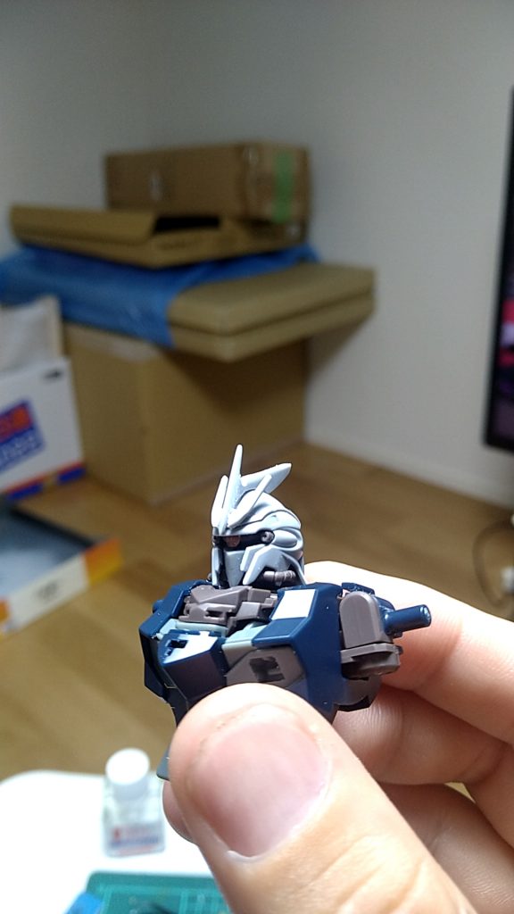 アンテナ、トサカ迷走期。無理矢理サザビーに近づけようとして諦めています。