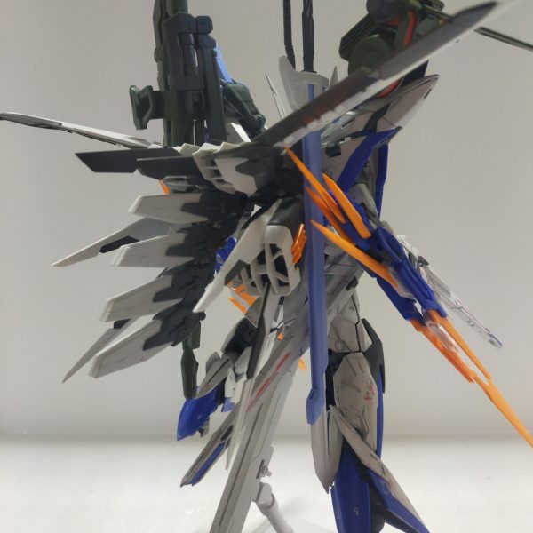 エクリプスガンダムにアレやこれやと積み込んだ形で仮組み終わり仕事が忙しいので暇になりしだい、次の工程を徐々にやっていこうかと…（2枚目）