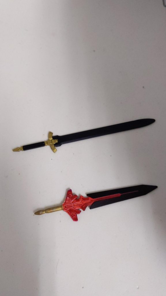 武器紹介 剣ノートゥング   黒の片手直剣。名前付きだがGBN内での設定攻撃値はバエルソードとそんなに変わらない。                グラム  黒と赤の片手直剣。ノートゥングよりも間合いが短め。同じくGBN内での設定攻撃値はバエルソードとそんなに変わらない。だがこの2つの名前付きの剣はカラスマの厨二心を刺激するからか、 これらを使う時はテンションが上がり撃墜スコアの伸びが多少良くなる(本人談)……らしい。       バエルソード×6基本武装。特に解説する事なし。ちなみに、これらの剣は切れ味はもちろんだが全て対ビームコーティングされており、ビームサーベルやビームシールドでの防御はほぼ無意味。