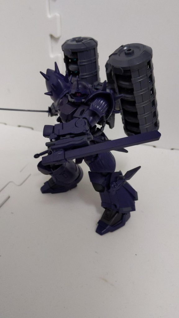 イフリートナハト紫暮はダイバー「シグレ・ソウスケ」の専用機です。(シグレ・ソウスケのキャラクター上のモデルは私なので実質、私専用機でもある)機体名の「紫暮」はシグレの当て字。GBN歴はカラスマよりも長く、それなりに戦闘経験を積んでいるAランクのダイバーです。カラスマと出会う前は特定のフォースに所属せず傭兵として活動していました。性格は(リアルでの私の性格と同じく)理屈っぽくひねくれ者。しかしひとたび仲間と認めた相手に対しては裏表なく正直です。