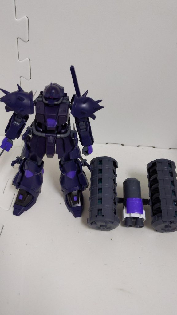 機体と追加装備に部分的に明るい紫色を入れてみました。パーソナルカラーっぽくてお気に入りです。